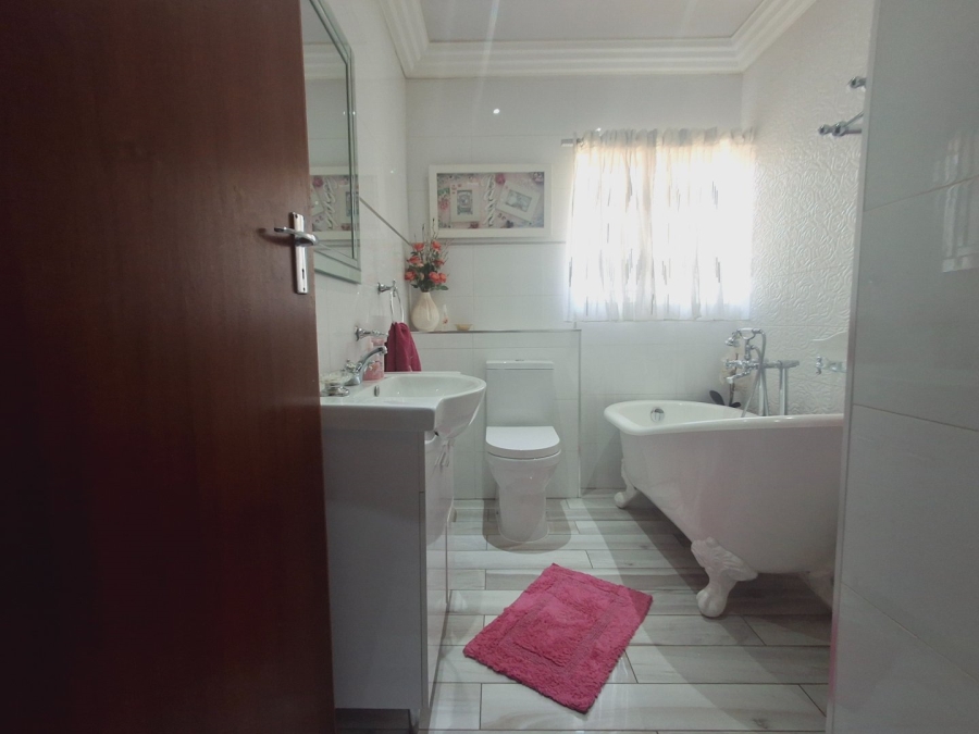 4 Bedroom Property for Sale in Vaalpark Free State